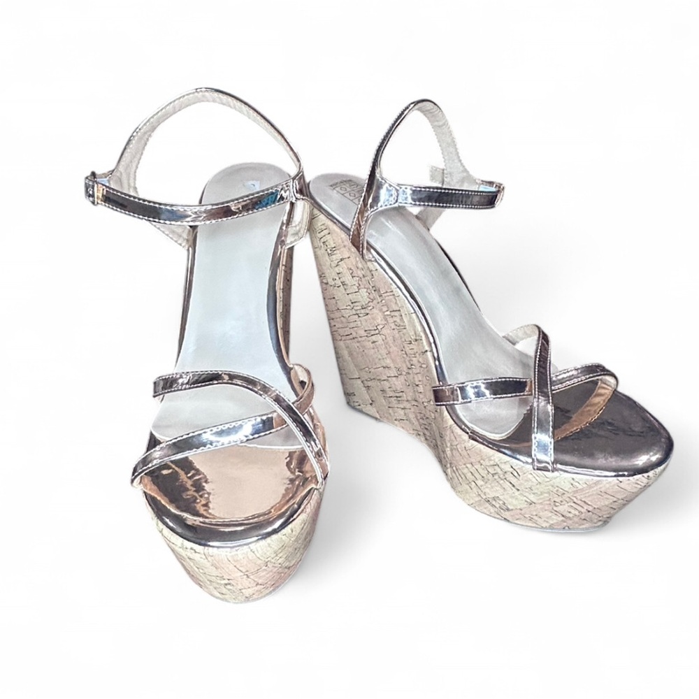 Gold MetallicChunky Platform Wedges Sandals With A Touch of Glamour 7 1/2 NWOT